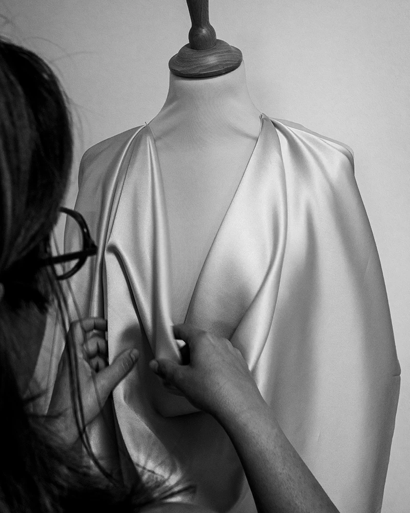 Robe à propos fashionnément